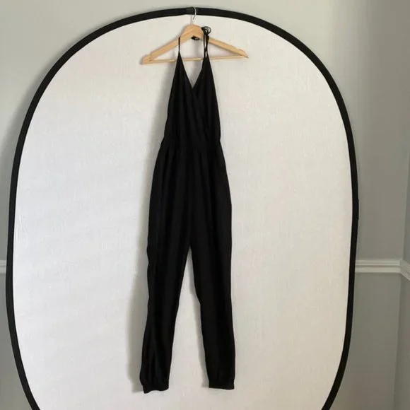 ❗️SOLD❗️Lulus Learning to Fly Black Halter Jumpsuit Size S - Picture 4 of 12